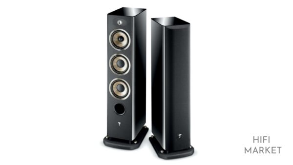 Altavoces de suelo Focal Aria 926 en acabado negro, mostrando la configuración de tres vías con los característicos conos de fibra de lino