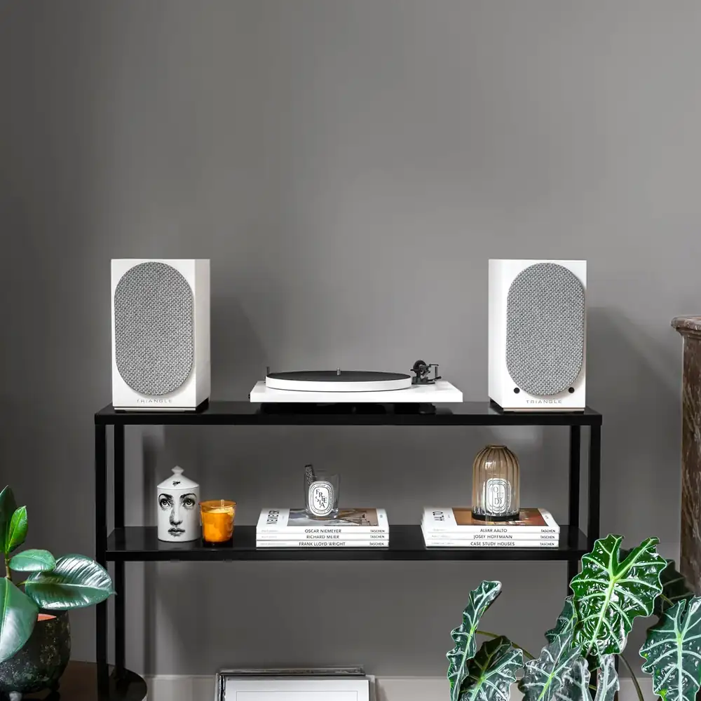 Tornamesa Hi-Fi en ambiente Triangle LUNAR1
