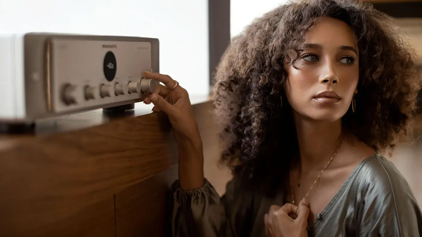 Amplificador integrado Marantz MODEL40N en ambiente