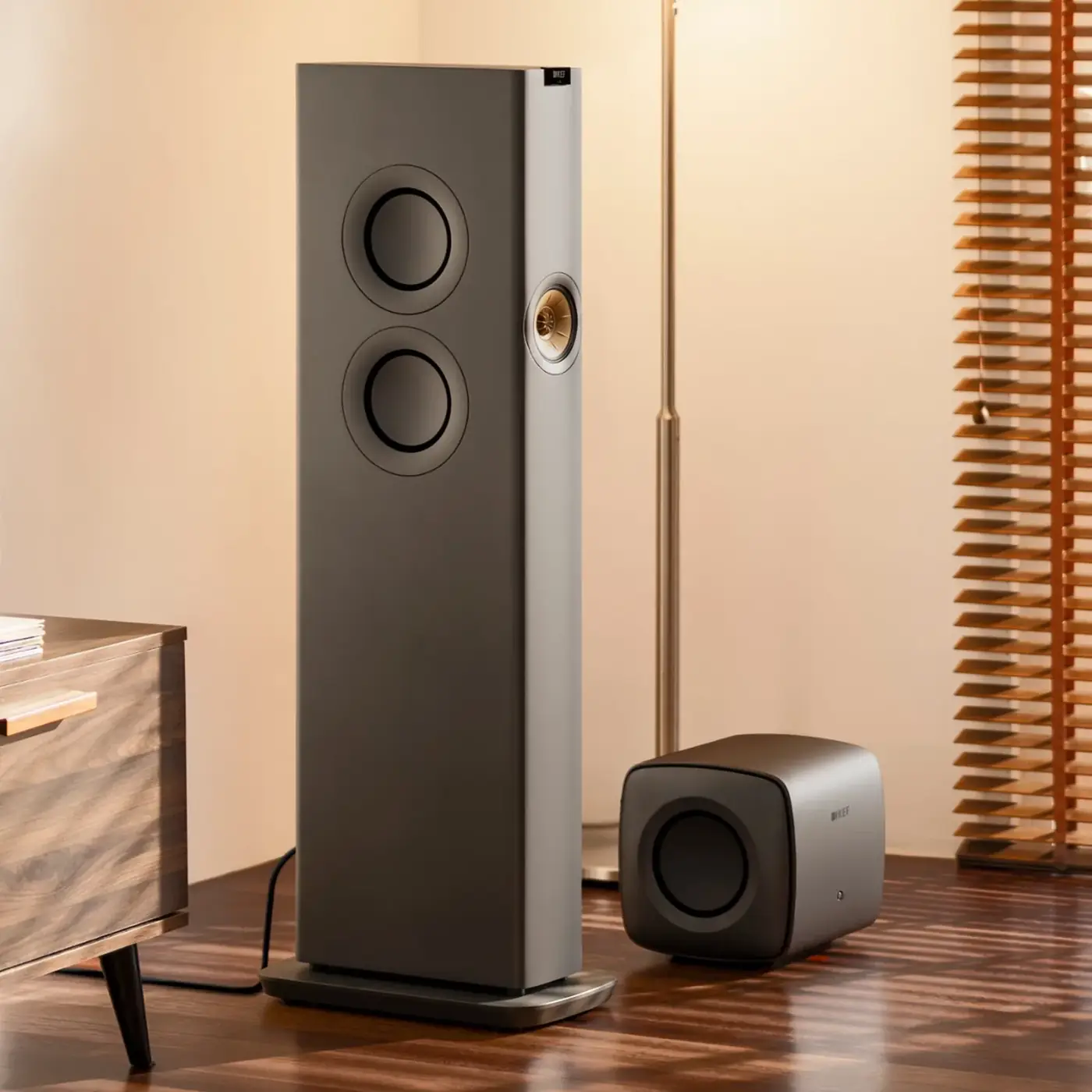 Subwoofer activo KEF KEFKC62 en ambiente