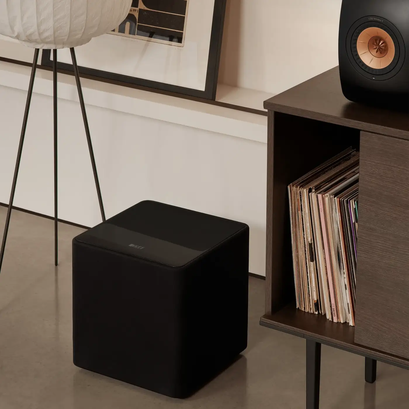 Subwoofer activo KEF KEFKUBE10 en ambiente